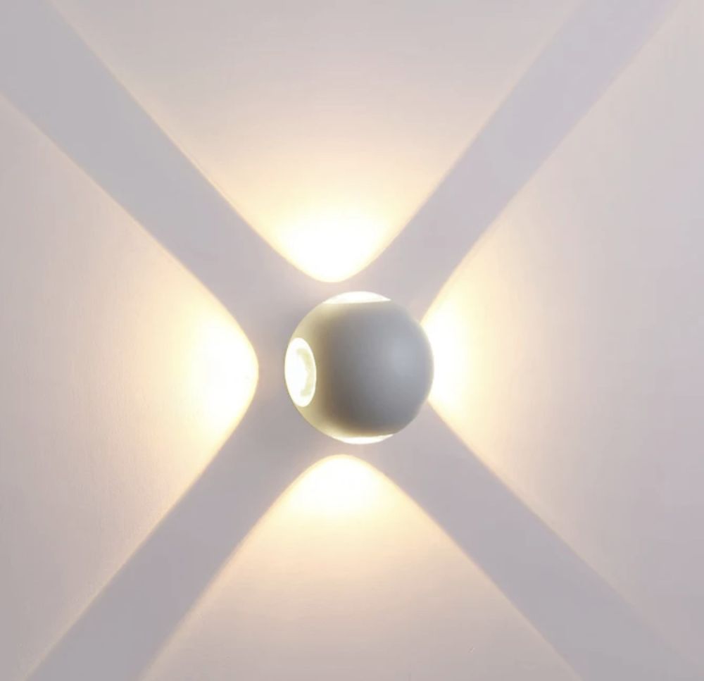 Настінний світильник - бра Figura Line Lamp в білому кольорі 12W