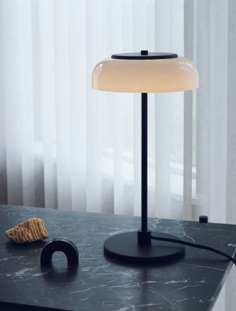 Настільна лампа Holly Lamp в чорному кольорі
