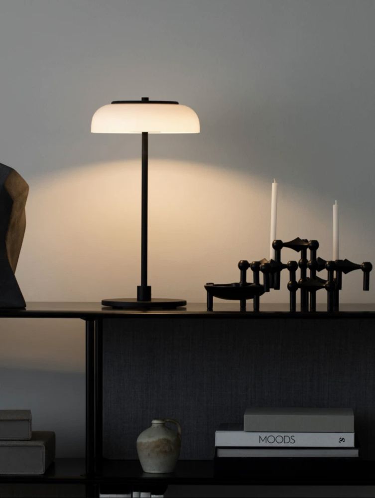 Настільна лампа Holly Lamp в чорному кольорі