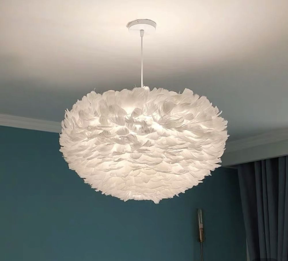 Підвісний світильник з натуральним пір'ям білого кольору Pen Lamp
