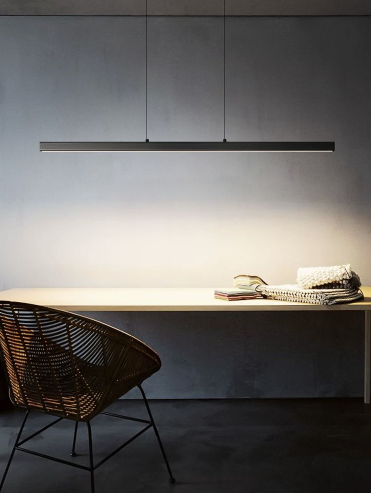 Видовжена на тросах люстра Line Led lamp в чорному кольорі