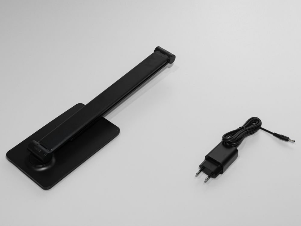 Настільна світлодіодна лампа 084A BK charge  8W чорний
