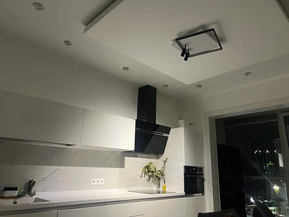 Люстра світлодіодна чорно-біла з пультом та 2 спотами GEOMETRIA 100W 2S