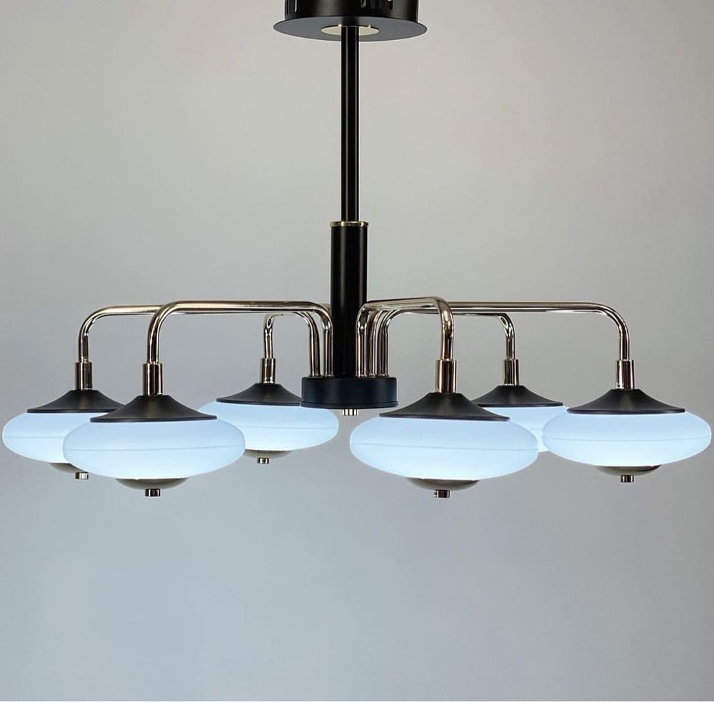 Світлодіодна люстра з унікальними плафонами
