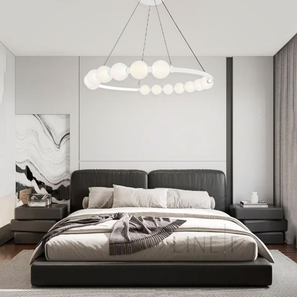 Біла люстра Nordic Pearl з плафонами-перлинками  80 см