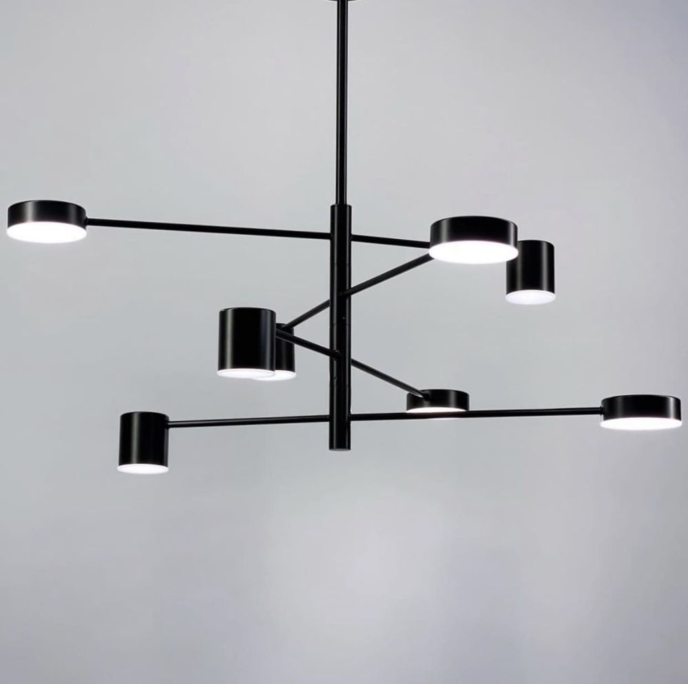 Сучасна LED люстра чорного кольору з ріжками, що регулюються по осі DE 31/8 BK