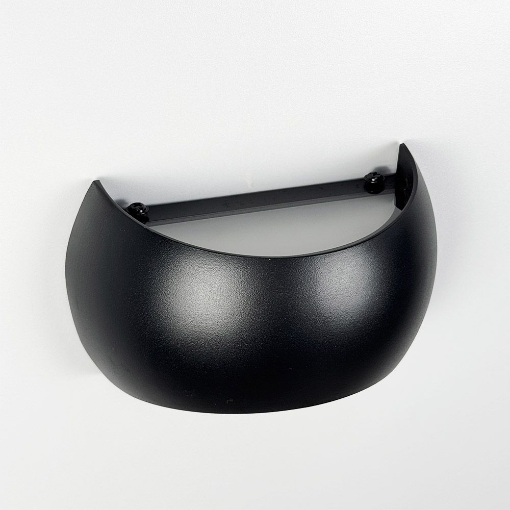 Бра у чорному заокругленому корпусі 18х10 см WB 9/180 BK