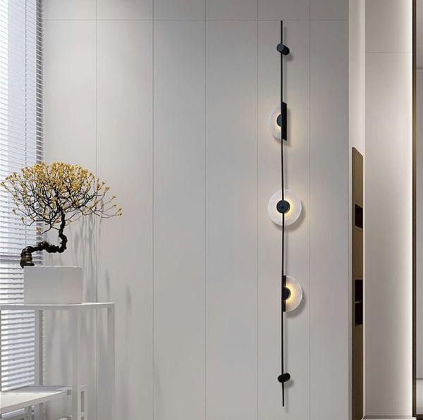 Видовжений настінний світильник серії Alabaster Sconce  в чорному кольорі