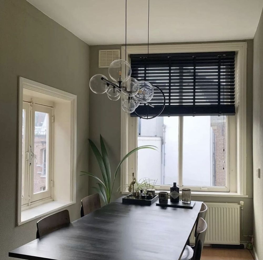 Дизайнерський рейковий світильник в чорному корпусі на 10 плафонів AT33/10 BK