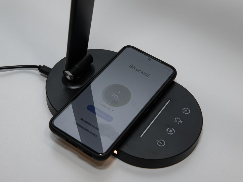 Настільна світлодіодна лампа A5503BK wireless charge  6W чорний
