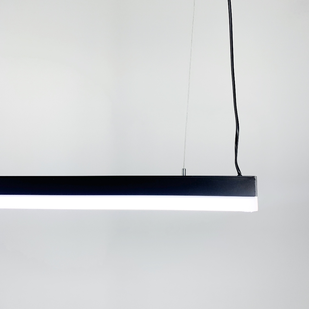 Лінійний LED світильник в чорному корпусі 2