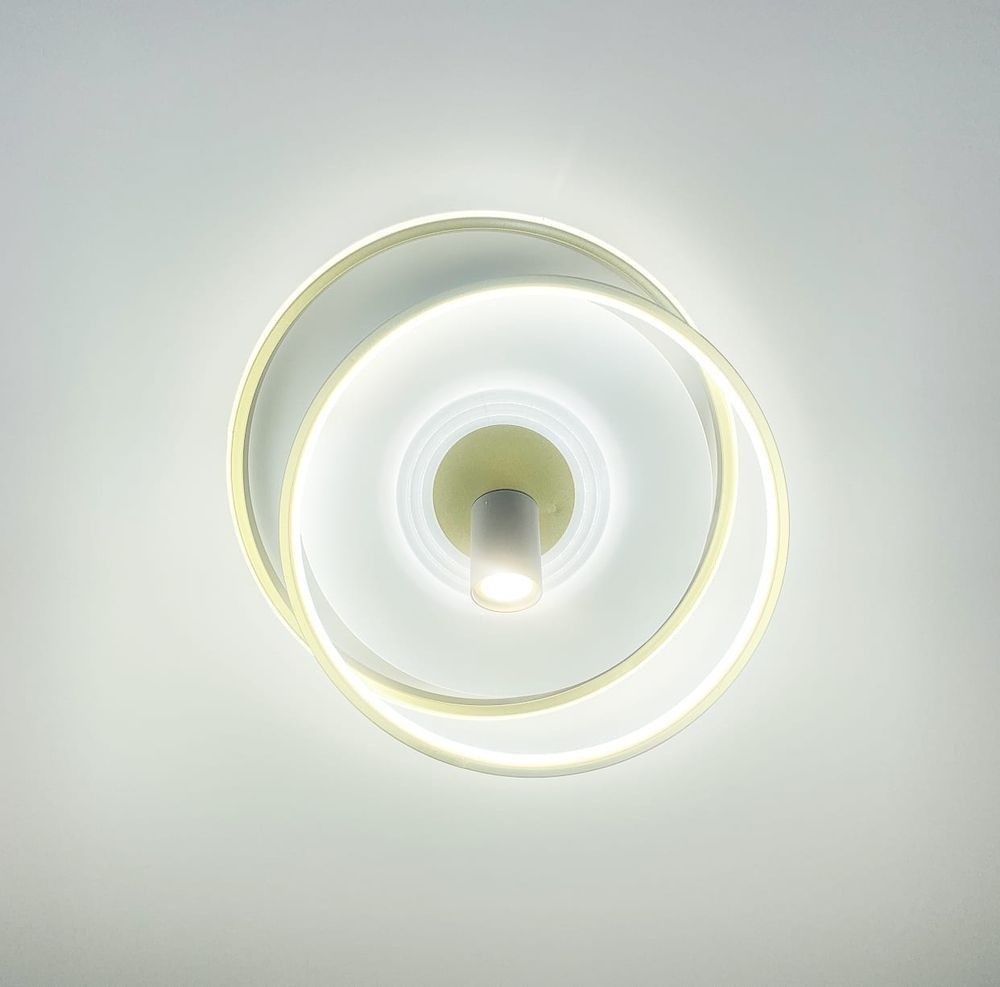 Стельова LED люстра круглої форми