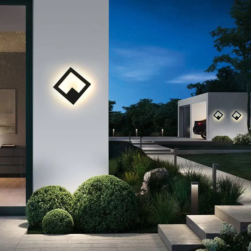 Фасадний чорний світильник форми ромба