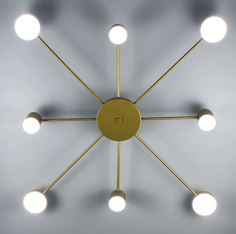 Стельовий LED світильник золотистого кольору на 8 джерел освітлення