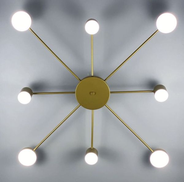 Стельовий LED світильник золотистого кольору на 8 джерел освітлення