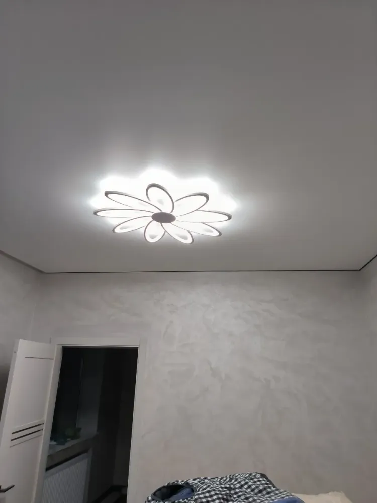 Люстра світлодіодна з пультом управління LORENA 150W 9R біла