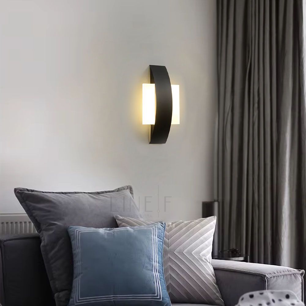 Чорне бра з квадратним розсіювачем W 205 - 250*130 BK (квадрат)