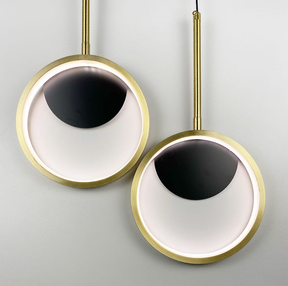 Настінний світильник серії Molecular на 2 підвіса в чорно-золотому кольорі