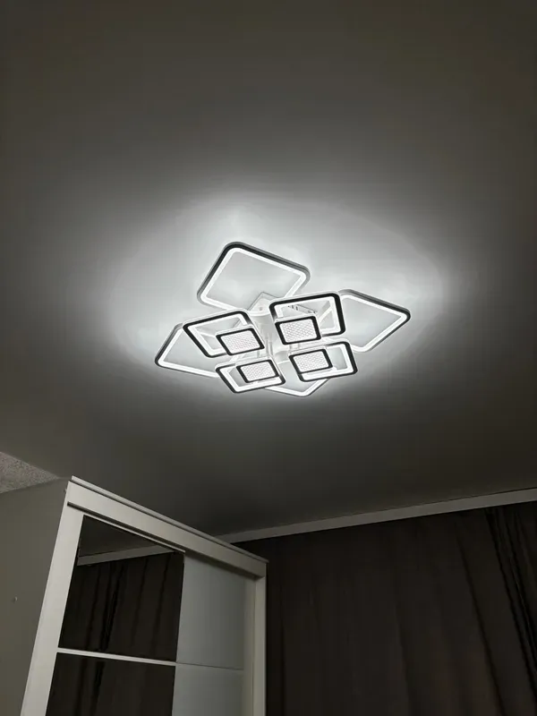 Люстра світлодіодна з пультом та додатком для телефону Tetra twist 165W біла