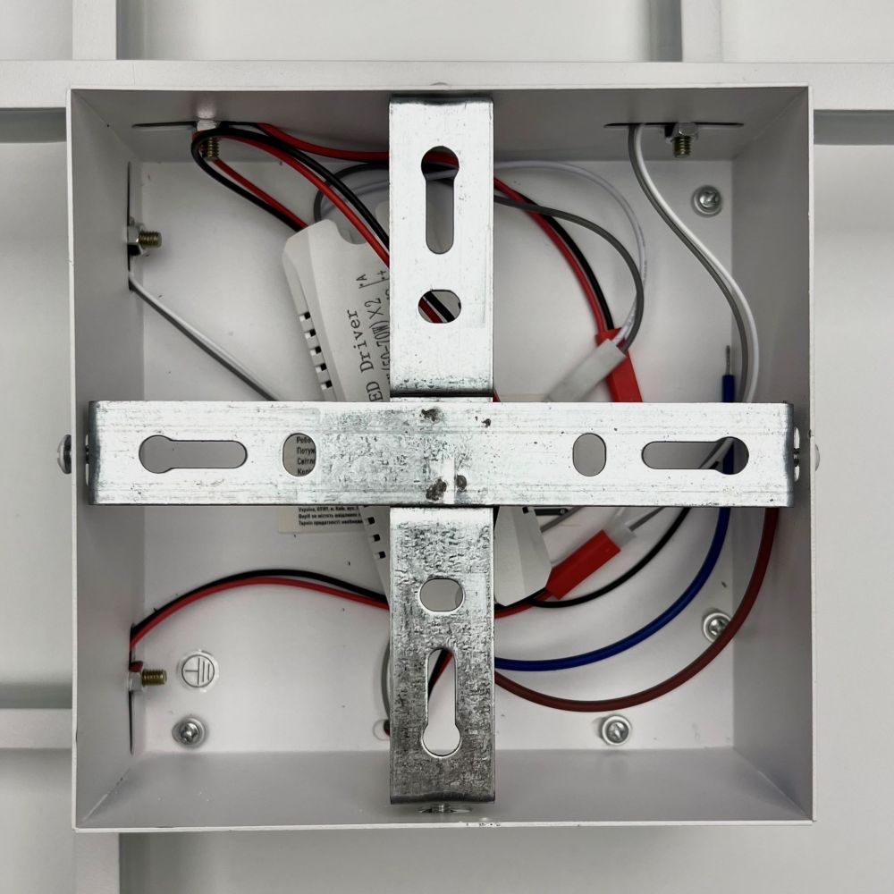Світлодіодна люстра з пультом CALLISTA 100W 3S біла