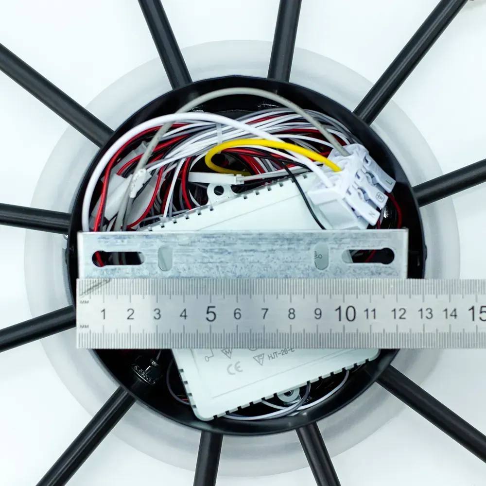 Люстра світлодіодна з пультом та додатком для телефону LEEDS 110W чорно-золота