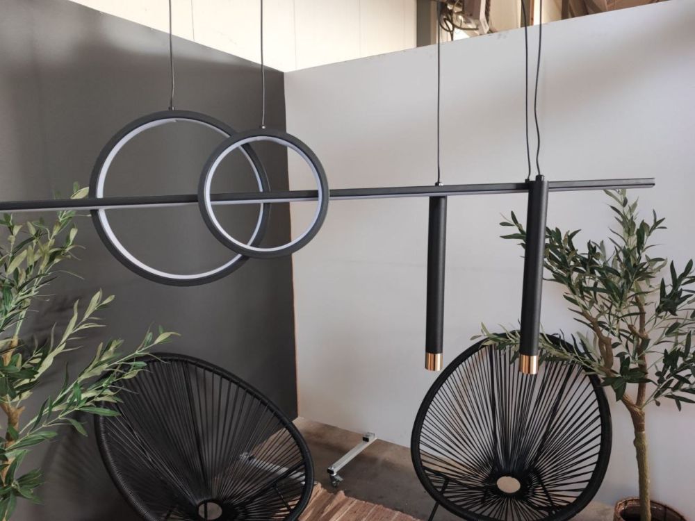 Видовжена чорна люстра Spiry led tubus lamp із 2-ма спотами