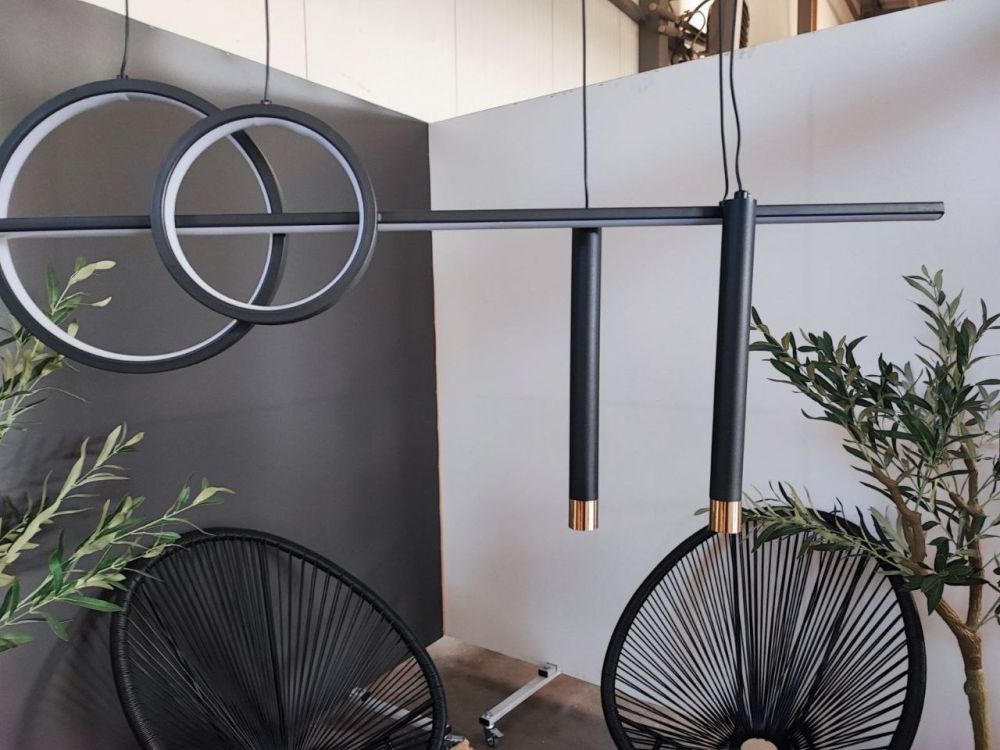 Видовжена чорна люстра Spiry led tubus lamp із 2-ма спотами