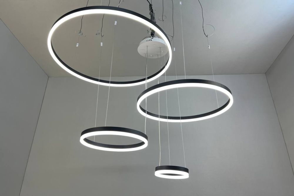 Світлодіодна підвісна люстра чотири кільця з пультом, димером, 90W, чорна D2485-800+600+400+200BK
